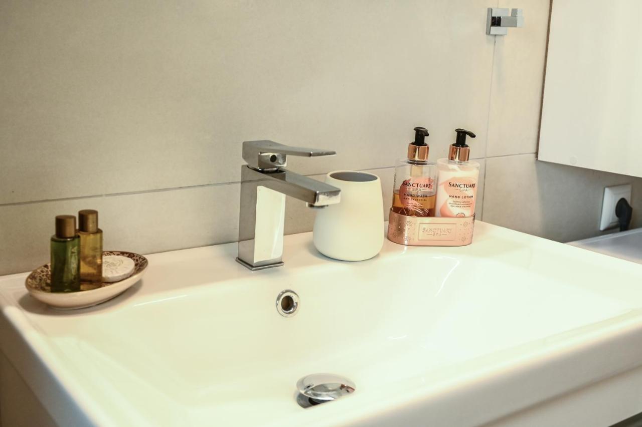 Larisa Hospitality I - Roof Top Apartment - With Free Parking Экстерьер фото